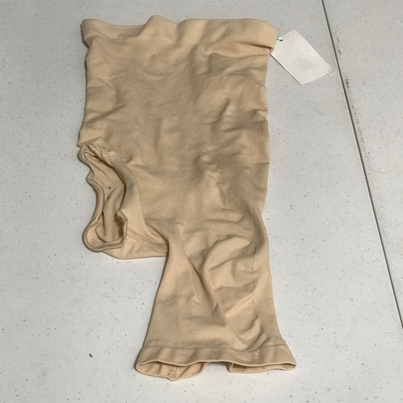 SKIMS Seamless Sculpt Solution Short Right Leg Exposed Shapewear - Picture 1 of 5